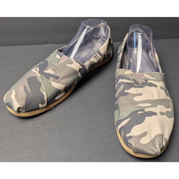 TOMS Slip On Camouflage Canvas Loafers MENS SIZE 13 Casual Comfy Lounge Shoes - Picture 1 of 8